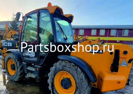 Стекло дверное верхнее JCB 540-140 (965*833) KMK - заказать Стекло дверное верхнее JCB 540-140 (965*833) KMK